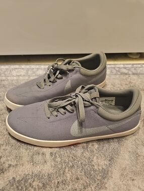 Nike Men’s Low-Top Sneakers in Light Gray